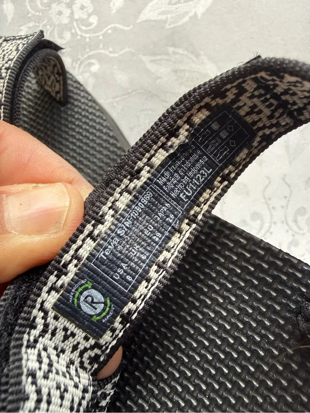 Teva Midform Black/White Boho Geometric Patterned Strap Sandals Women’s Size 8